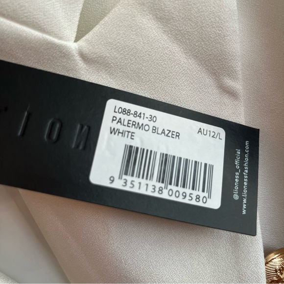 Lioness Palermo White Blazer Gold Buttons Size Large NWT - Picture 9 of 15